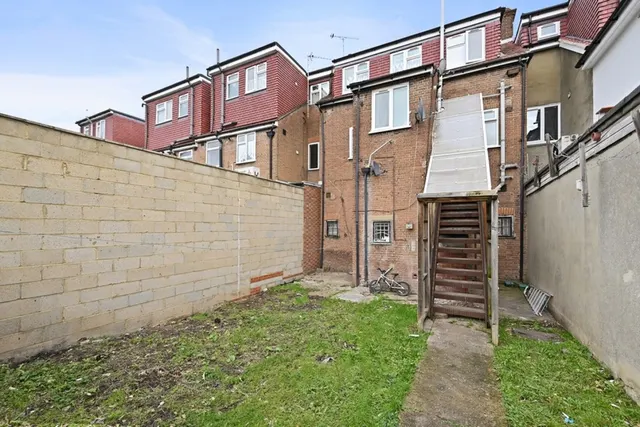 Greenford Avenue, London, W7, photo 1