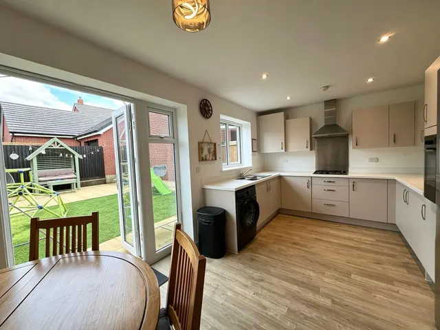 Photo 3 — Saxon Close, Swindon, Wiltshire, SN4 0GF