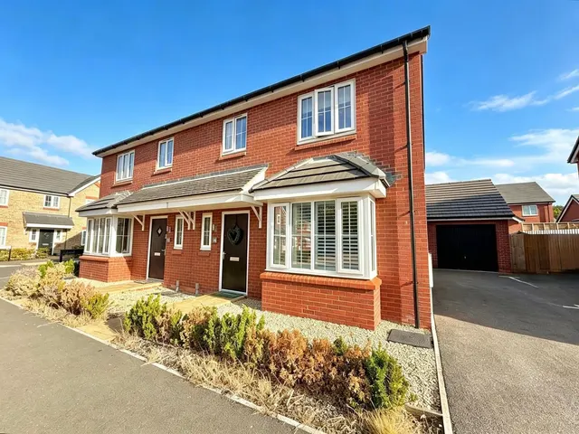 Saxon Close, Swindon, Wiltshire, SN4 0GF, photo 1