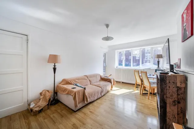 Elmshurst Crescent, London, N2, photo 2