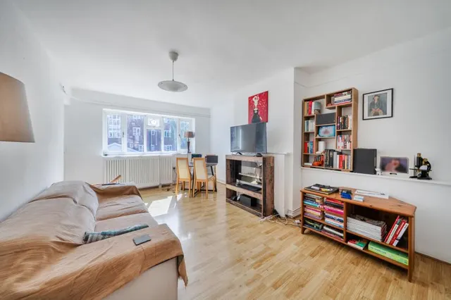 Elmshurst Crescent, London, N2, photo 3