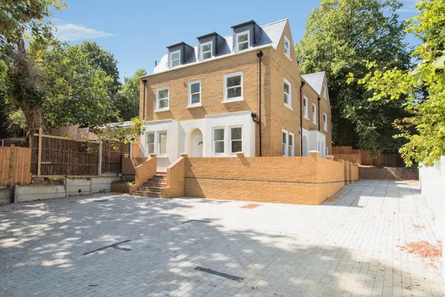 Mount Nod Close, London, SE18, photo 1
