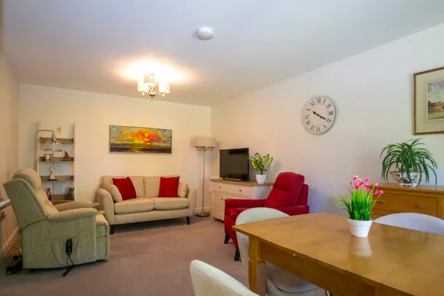 Eaves Court The Retreat, Princes Risborough, HP27, photo 3