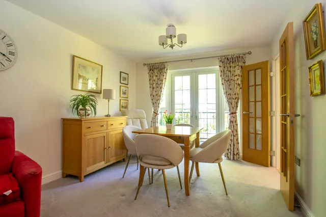 Eaves Court The Retreat, Princes Risborough, HP27, photo 2