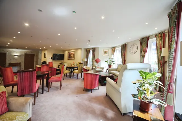 High Street North, Dunstable, LU6, photo 3