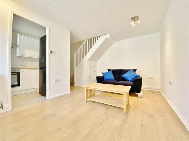 Hawthorn Close, Hounslow, TW5, photo 2