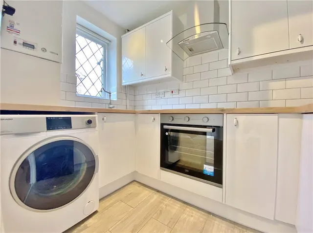 Hawthorn Close, Hounslow, TW5, photo 3