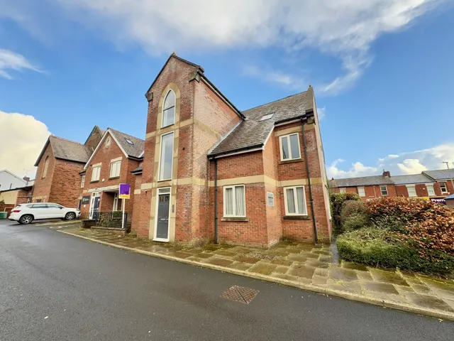 Garden Court, Tulketh Avenue, Ashton-On-Ribble, Lancashire, PR2 1DG, photo 1