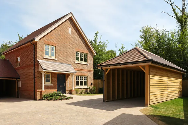 Headley Chase, Epsom, KT18, photo 1