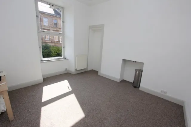 Photo 3 — 1/1, 346 Langside Road