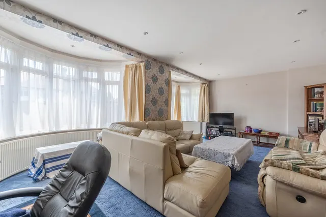 Photo 3 — 2 Hale Drive, London