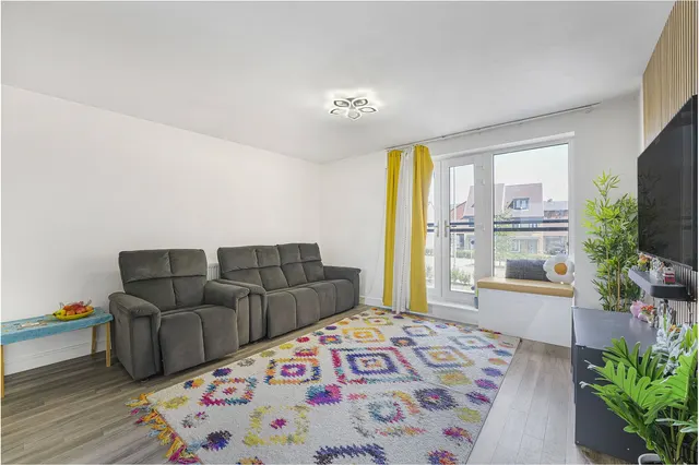 Castle Hill Drive, Ebbsfleet Valley, DA10, photo 3