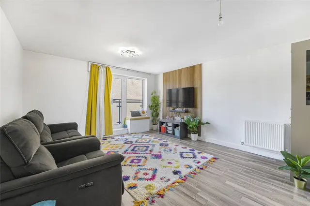 Castle Hill Drive, Ebbsfleet Valley, DA10, photo 2