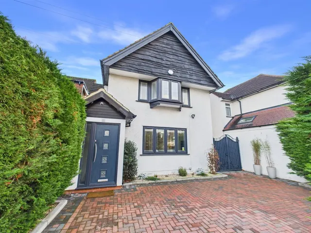 Eastcote Road, Ruislip, HA4 8DT, photo 1