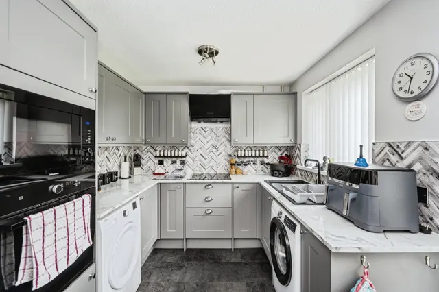 Howards Way, Swansea, SA4, photo 2