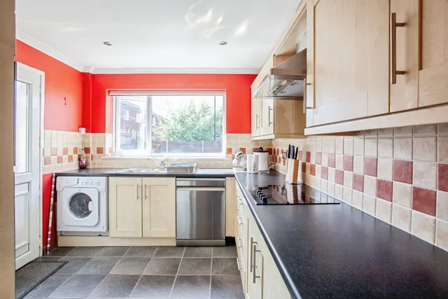 Photo 2 — Kings Road, Askern, Doncaster, South Yorkshire, DN6