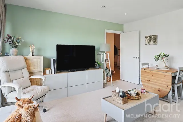 Bessemer Road, Welwyn Garden City, AL7, photo 3