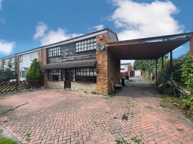 Photo 2 — Aire Place, Winsford