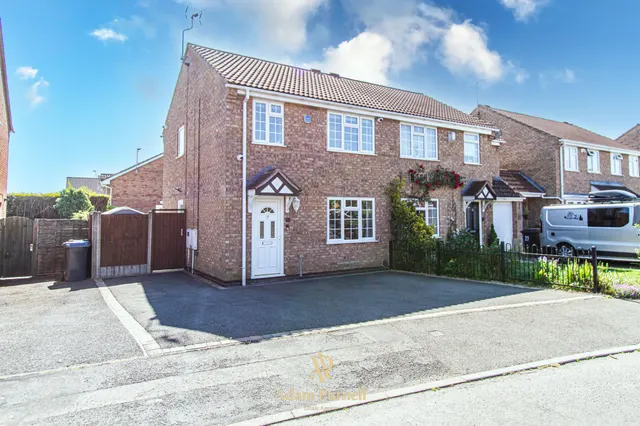 Newquay Close, Hinckley, LE10, photo 1