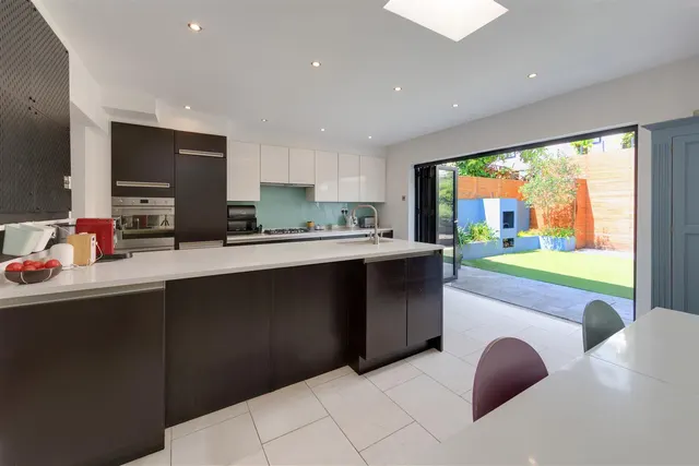 Oak Village, London, NW5, photo 2