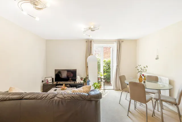 Yenston Close, Morden, SM4, photo 1