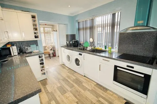 Philip Close, Romford, RM7, photo 2