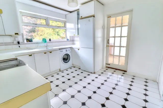 Park Close, Lane End, HP14, photo 3