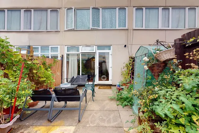 Photo 2 — Belgrave Walk, Mitcham CR4 3QB