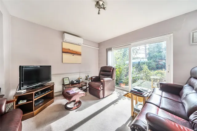 Broomhill Road, Orpington, BR6, photo 2