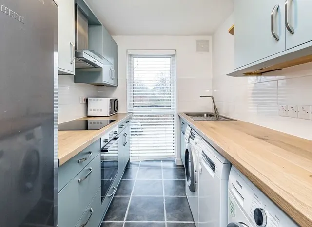 Station Road, Hampton, TW12, photo 2