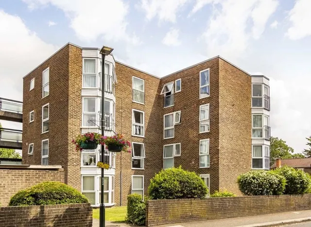 Station Road, Hampton, TW12, photo 1