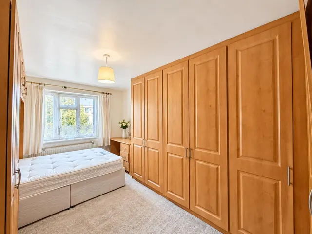 bed Apartment To LetConvent Way, Southall, UB2, photo 3