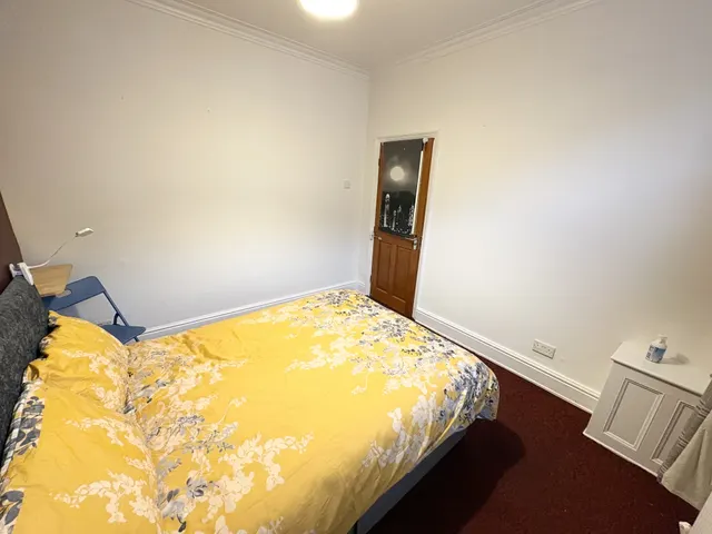 Photo 2 — Room 2, Milnthorpe Street, M6
