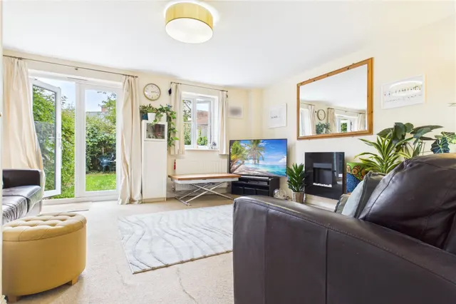Fallows Road, Padworth, RG7, photo 2