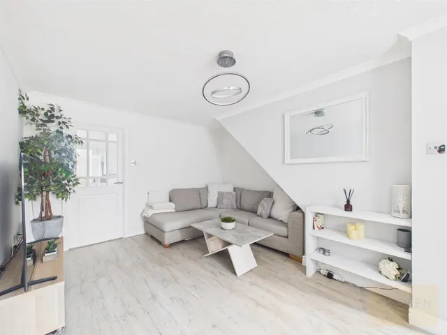 Forsythia Close, Churchdown, GL3, photo 1