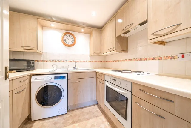 Photo 2 — Gladstone Road, Orpington, BR6