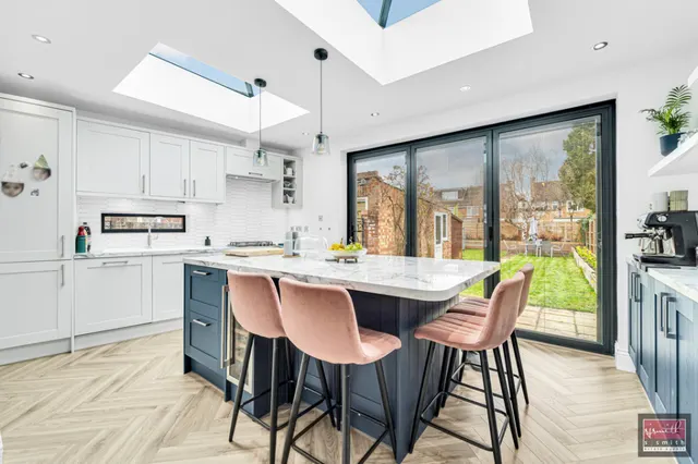 Lynegrove Avenue, Ashford, TW15, photo 1
