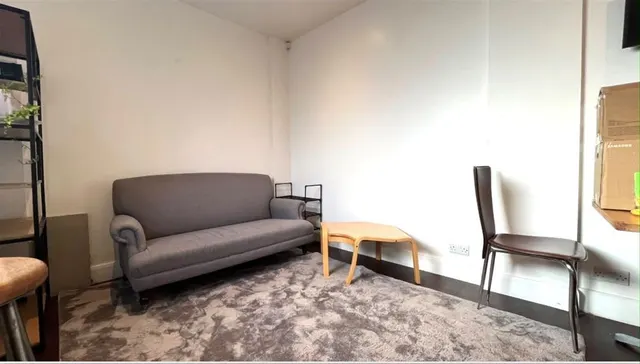 Windlesham Mews, TW12, photo 3