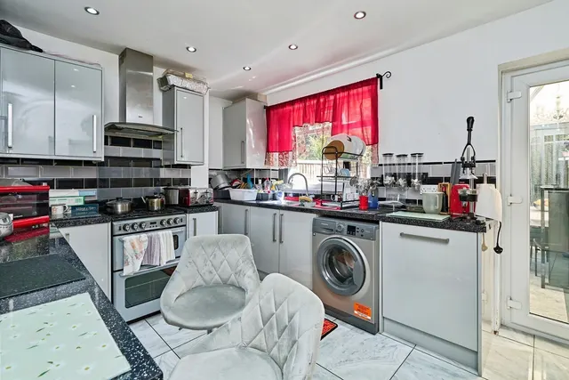 Richards Road, Tipton, DY4, photo 2