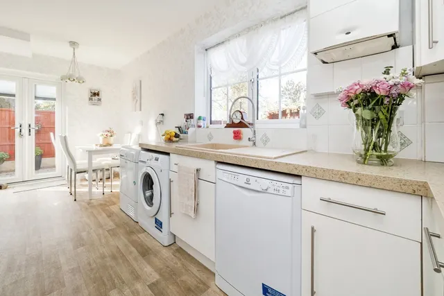 Annalee Gardens, South Ockendon, RM15, photo 2