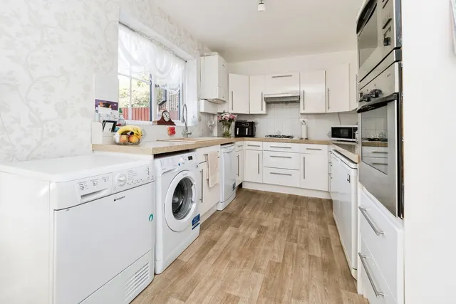 Annalee Gardens, South Ockendon, RM15, photo 3