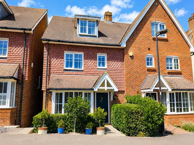 Photo 2 — Baxendale Way, Uckfield, TN22 5GB