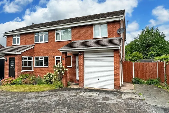 Grange Road, Timperley, Cheshire WA15 6DN, photo 1
