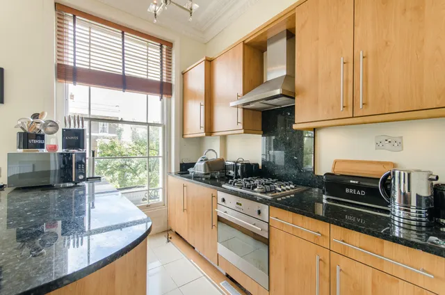 Photo 3 — Flat 2, 17 St Anns Terrace, London
