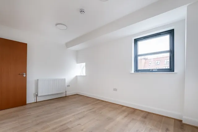 Photo 2 — 15b Kilburn Lane London W10