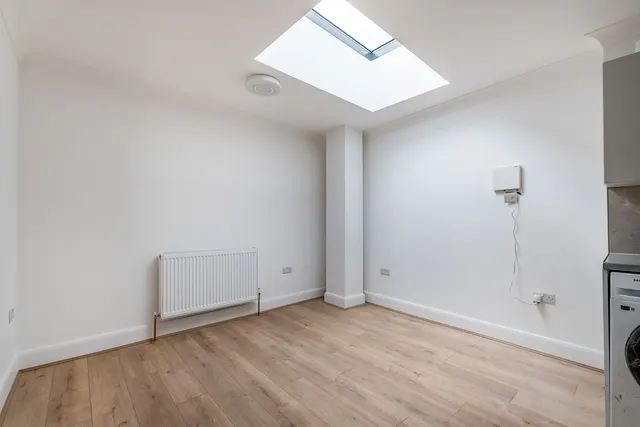 Photo 3 — 15b Kilburn Lane London W10