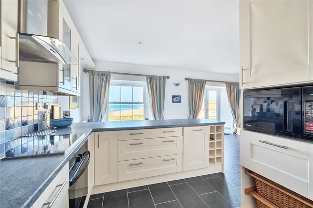 Cliff Road, Perranporth, TR6, photo 3