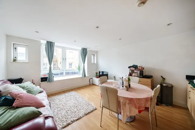 Photo 2 — Cowleaze Road, Kingston Upon Thames, Surrey, KT2