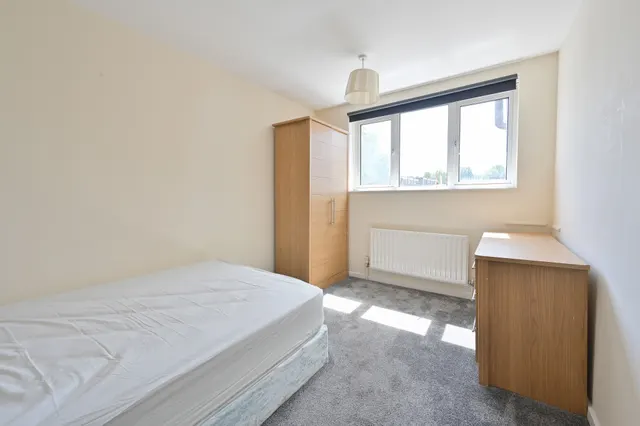 Photo 3 — Room 4, 99 Wharfedale, Hemel Hempstead