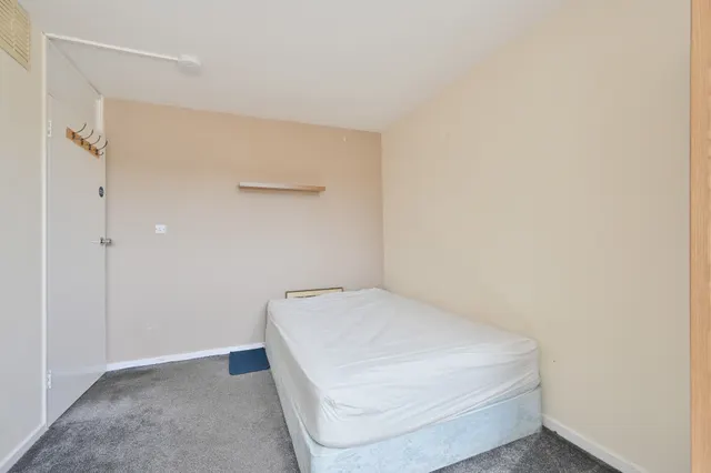Photo 2 — Room 4, 99 Wharfedale, Hemel Hempstead